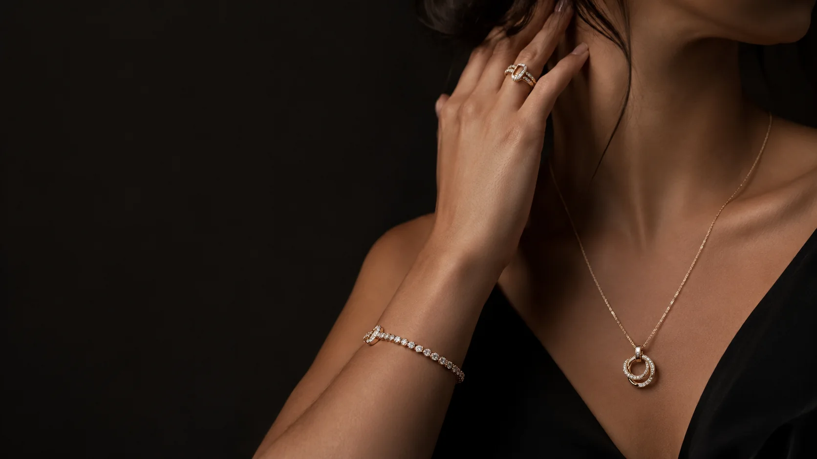 Female model wearing statement kundan necklace